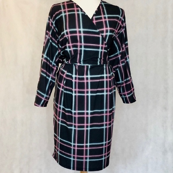 🚫SOLD🚫ASOS CURVE Wrap Midi Dress - Picture 3 of 3